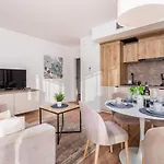 شقة فندقية Jantaris Seaview By Renters 4*