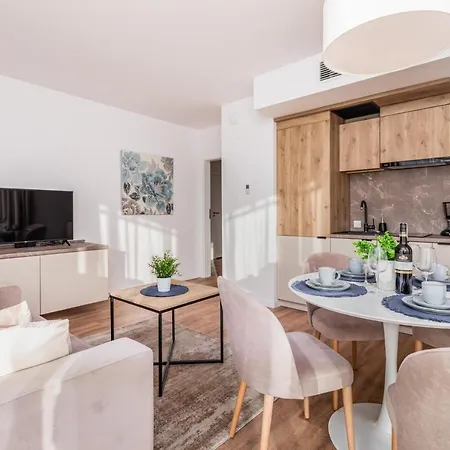Lägenhetshotell Jantaris Seaview By Renters 4*